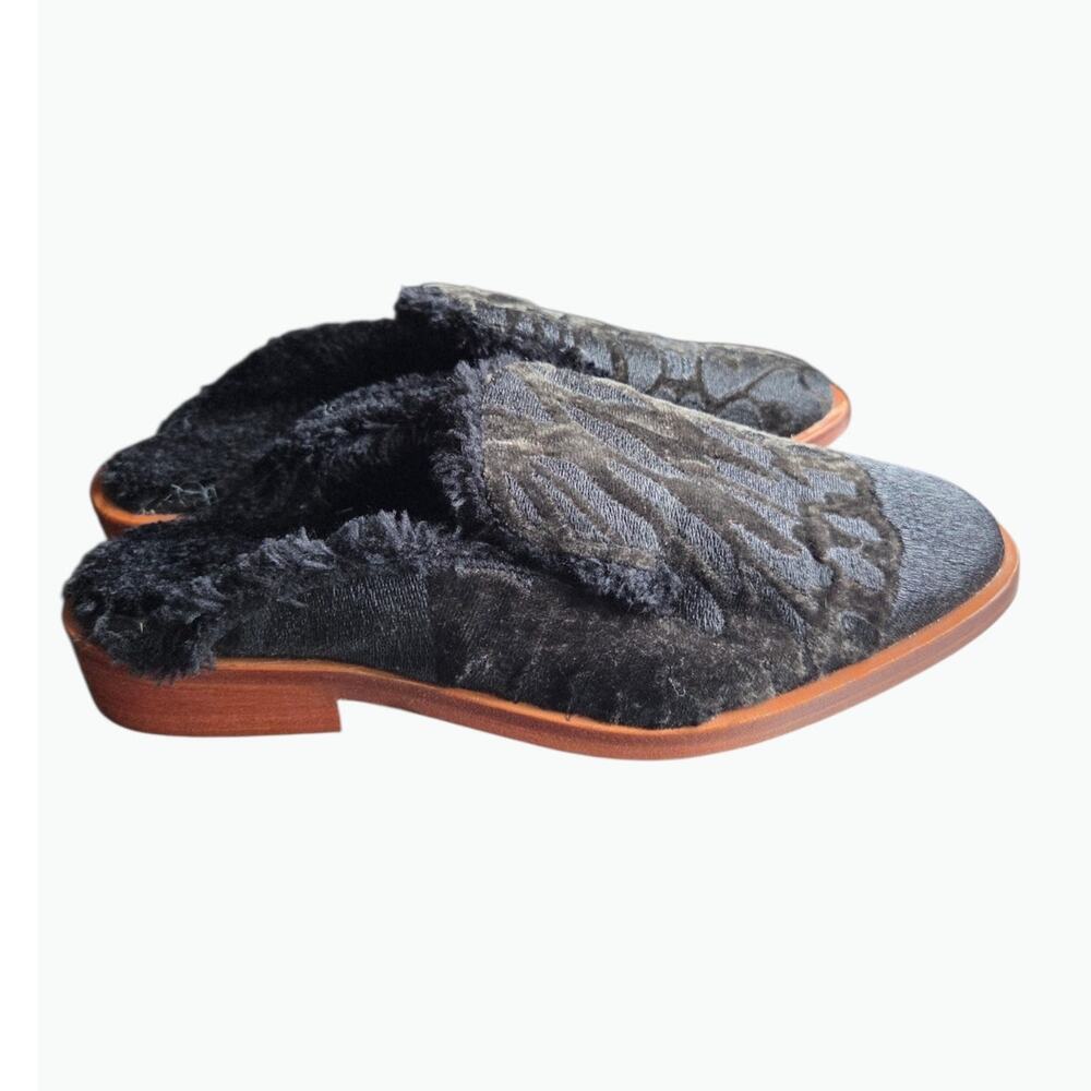 Free People Butterfly Effect Velvet Mule Flats Black Blue Women's Sz 6 LIKE NEW